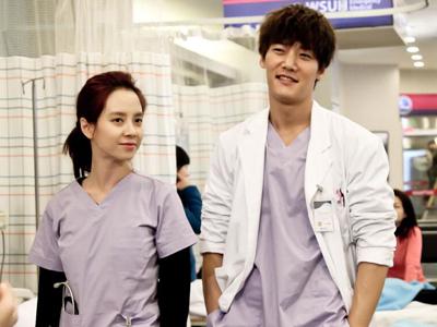 Choi Jin Hyuk Puji Kecantikan Song Ji Hyo Untuk Dalami Perannya di ‘Emergency Couple’